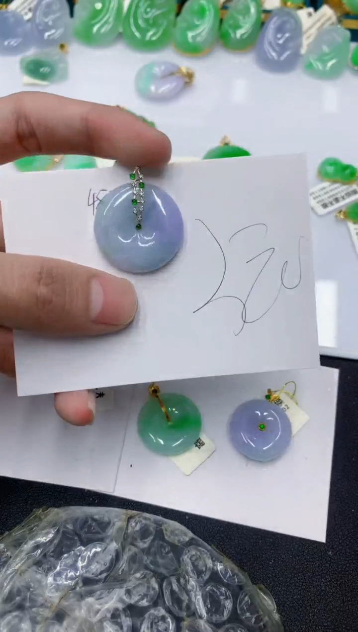 颈饰18K金镶嵌翡翠111111
