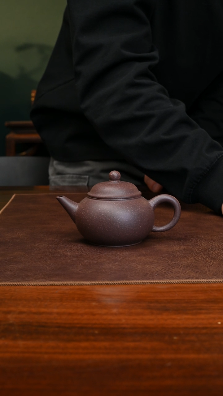 【闪购商品】紫砂茶壶蟹壳青170cc水平