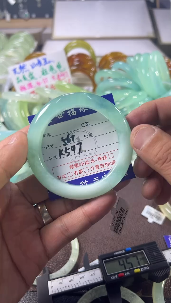 未镶嵌蛇纹石玉手镯1