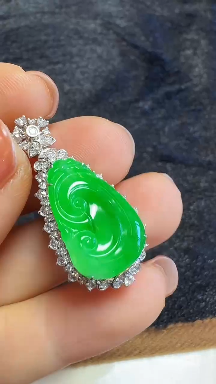 【闪购商品】翡翠吊坠(不含链)18K金镶嵌如意