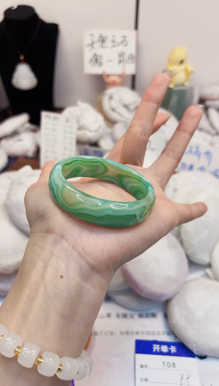【闪购商品】石英质玉手镯未镶嵌108-玛瑙-圈口53