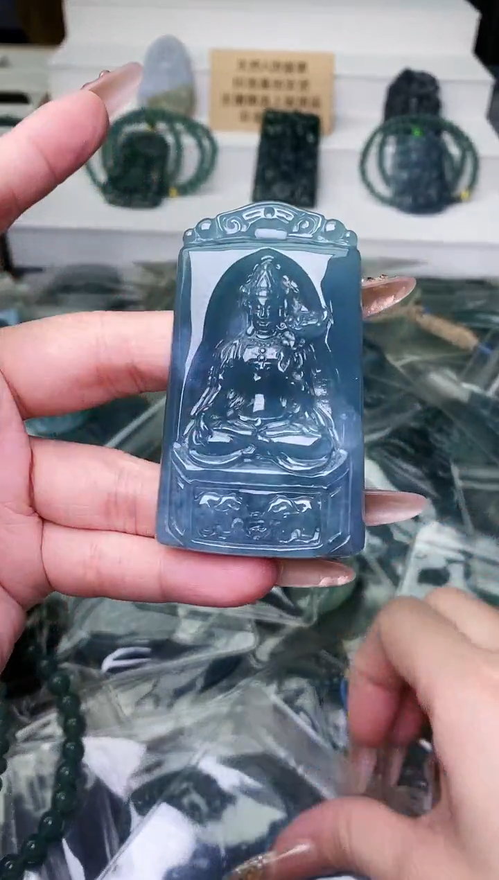 颈饰未镶嵌翡翠 