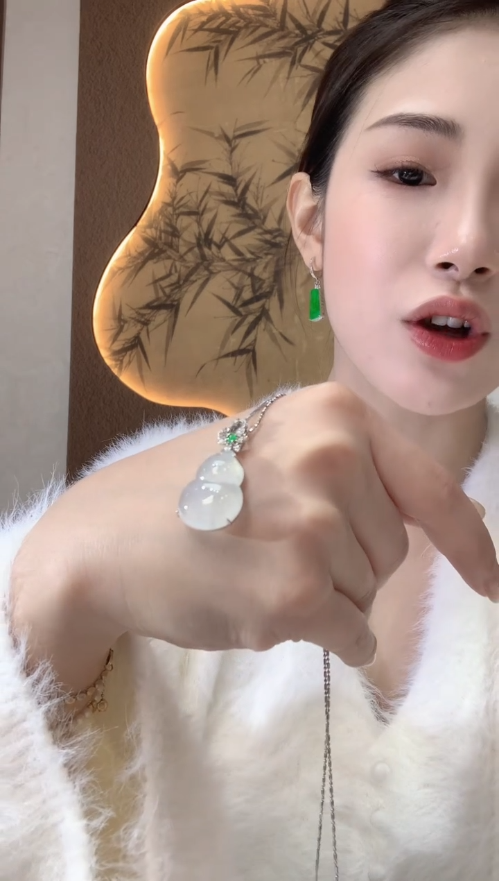 【闪购商品】翡翠吊坠(不含链)18K金镶嵌A46