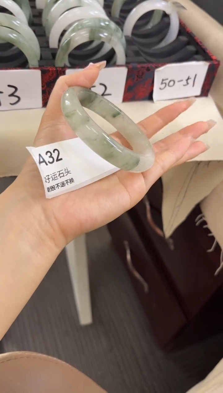 未镶嵌手镯石英质玉a32