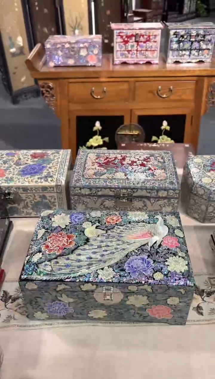 【闪购商品】鱼锁绒布底弘贝雅螺钿漆器文化馆