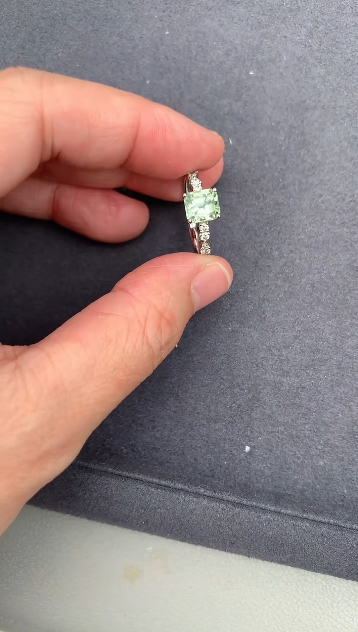 【闪购商品】碧玺戒指18K金镶嵌1.4ct绿碧玺戒指