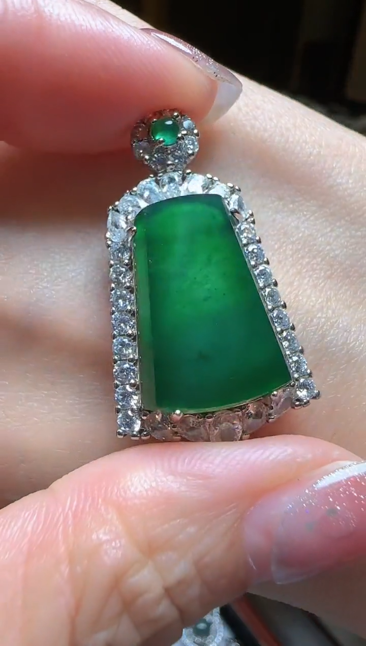 【闪购商品】翡翠吊坠(不含链)未镶嵌翡翠