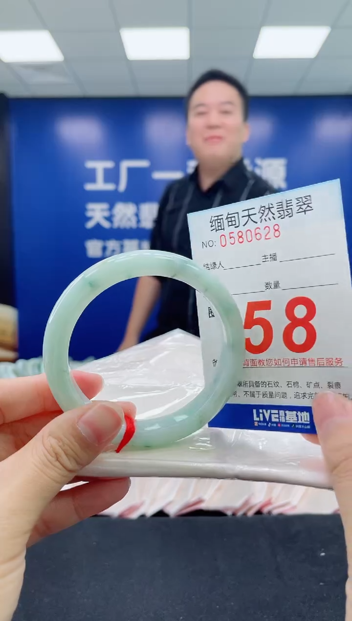 未镶嵌手镯翡翠天然翡翠手镯