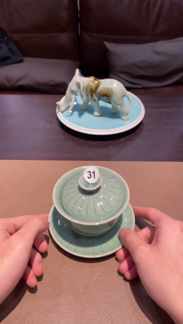 31窑承青瓷莲纹三才盖碗