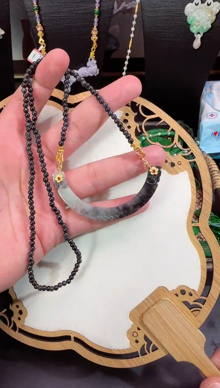 【闪购商品】翡翠颈饰未镶嵌牌子