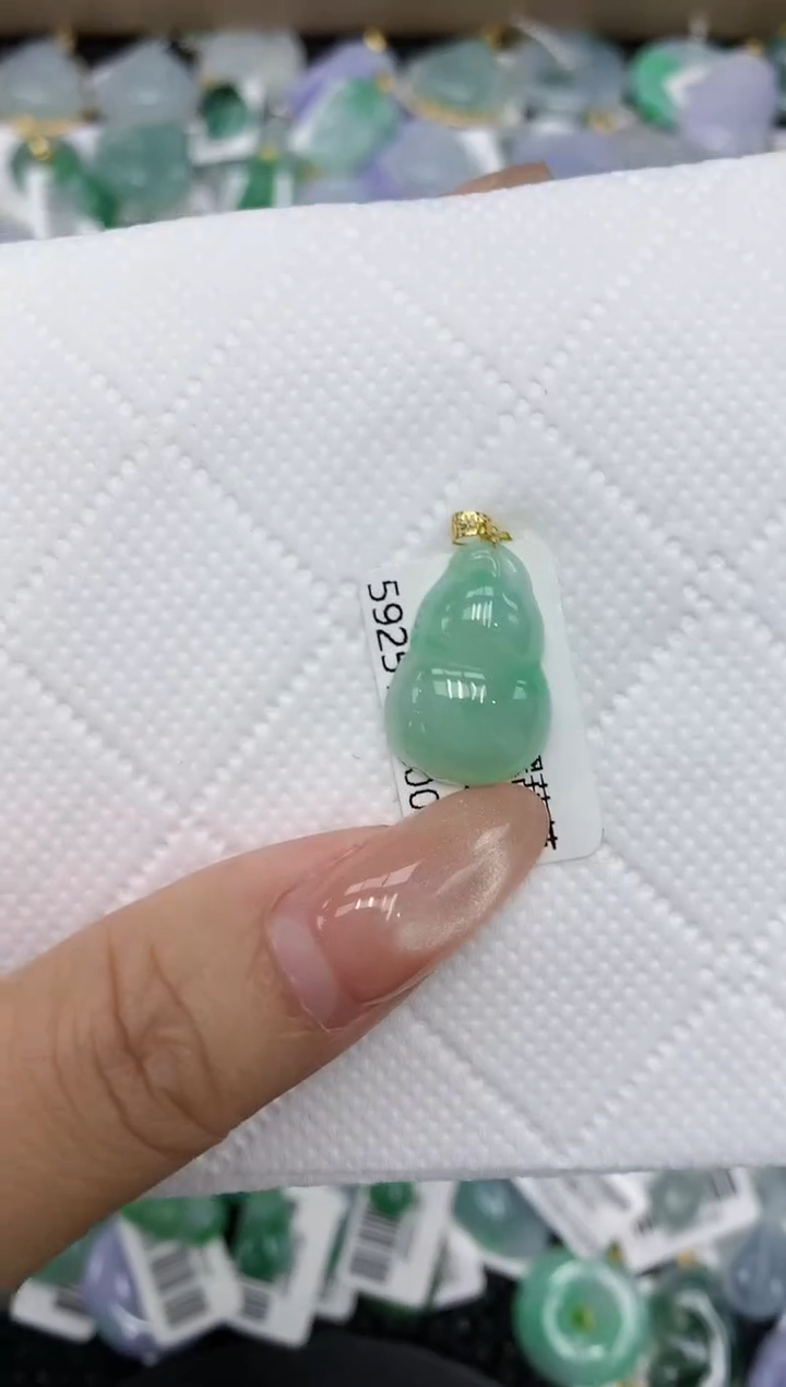 颈饰18K金镶嵌翡翠a货支持复检百元以上9元证书费自理