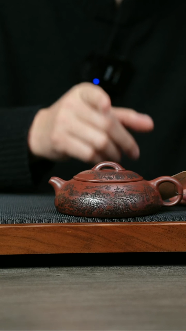 【闪购商品】紫砂茶壶H1321李小琴龙血砂满刻扁月