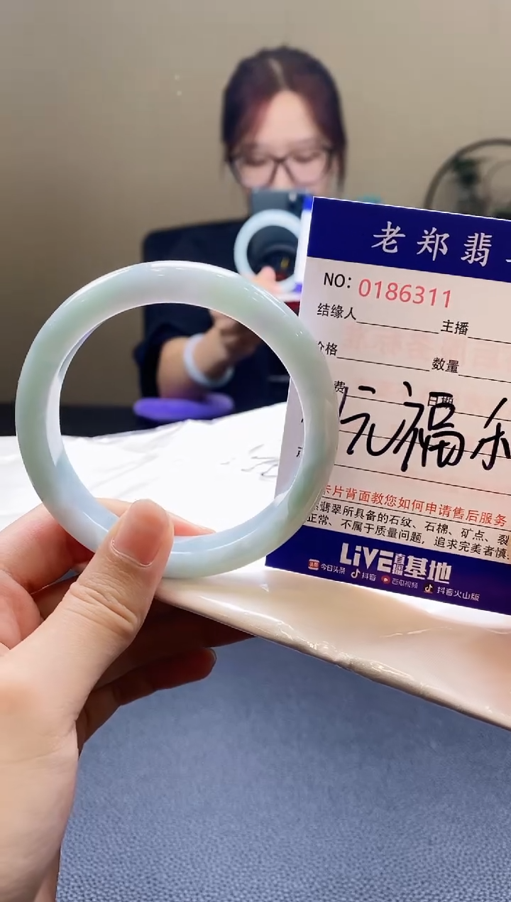 翡翠手镯未镶嵌AAAAAA