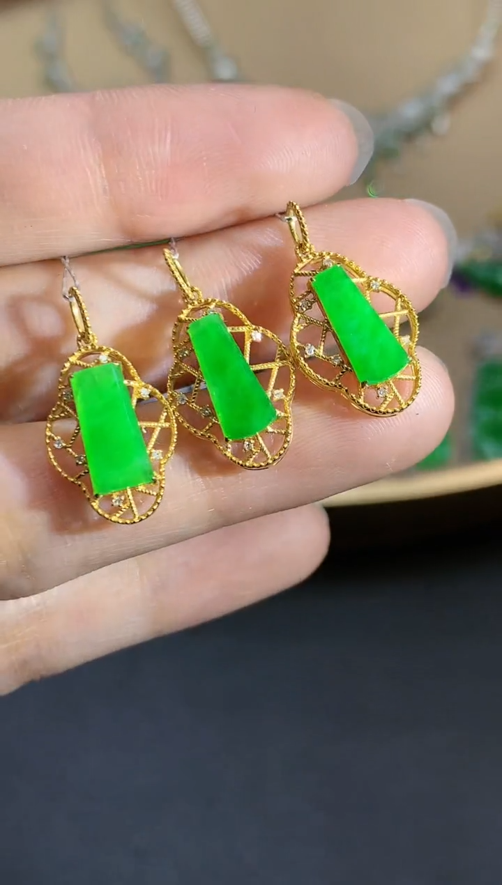 【闪购商品】翡翠吊坠(不含链)18K金镶嵌2034多样性发其一