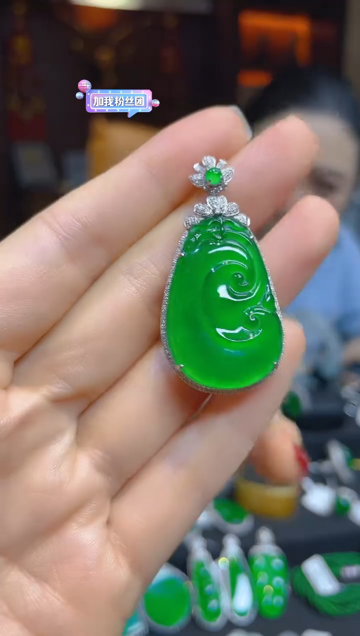 【闪购商品】翡翠颈饰18K金镶嵌118551天然A货翡翠如意吊坠