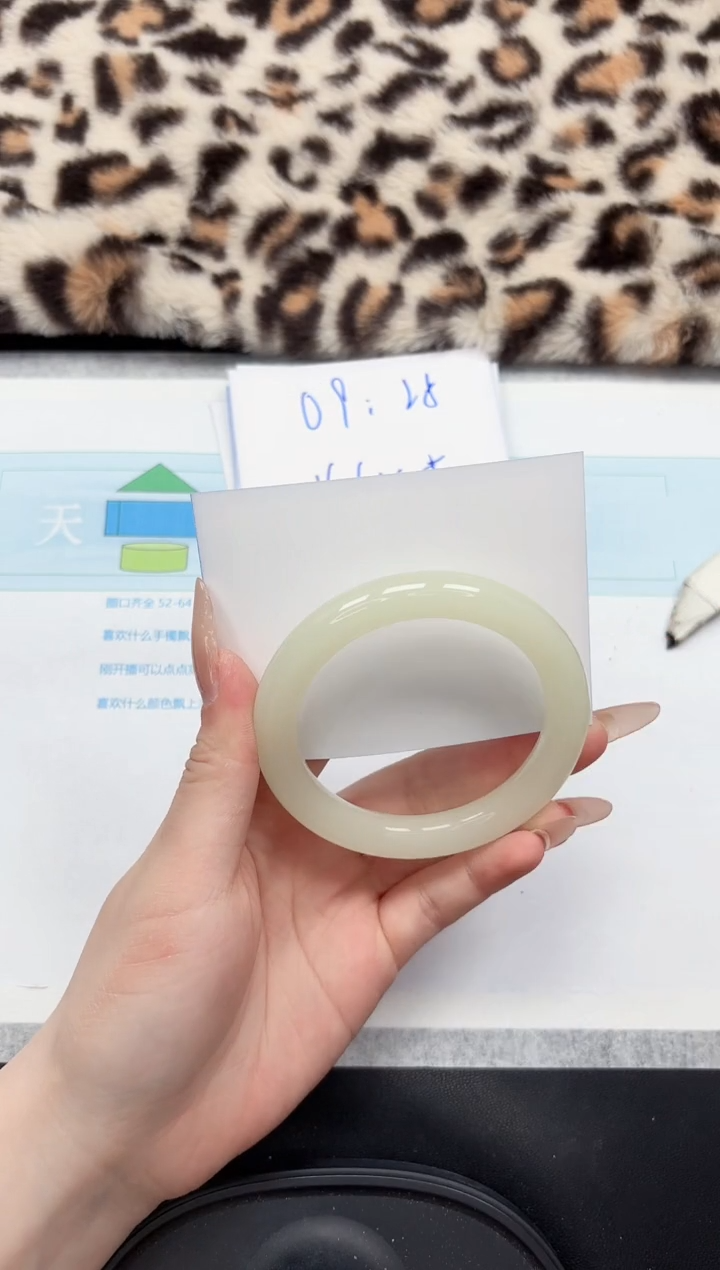 【闪购商品】石英质玉手镯未镶嵌334-55