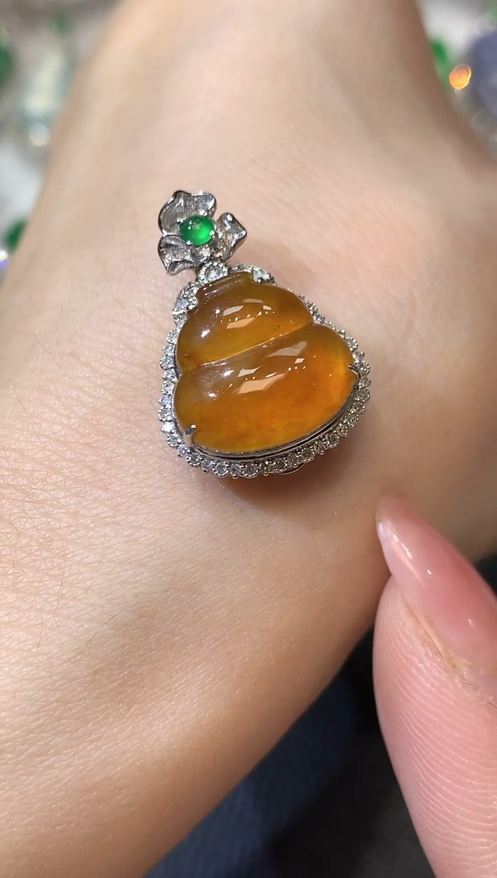 【闪购商品】翡翠吊坠(不含链)18K金镶嵌D18