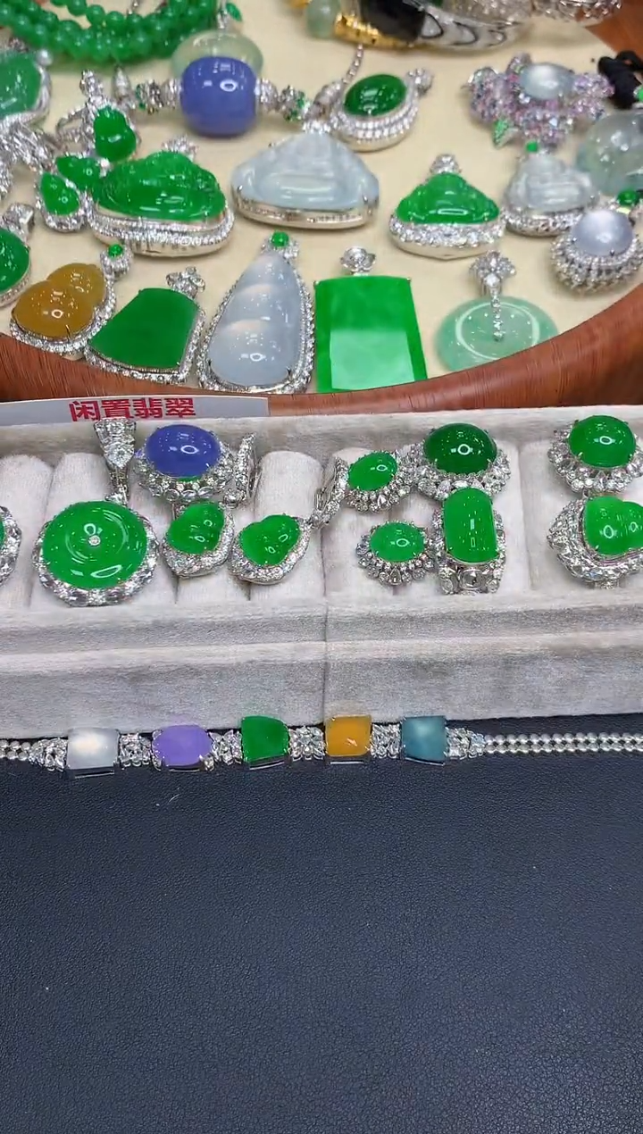 吊坠(不含链)18K金镶嵌翡翠乌**斗1111-中国好珍宝