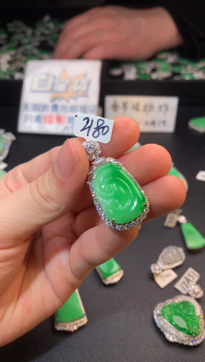 【闪购商品】翡翠颈饰银S925镶嵌翡翠