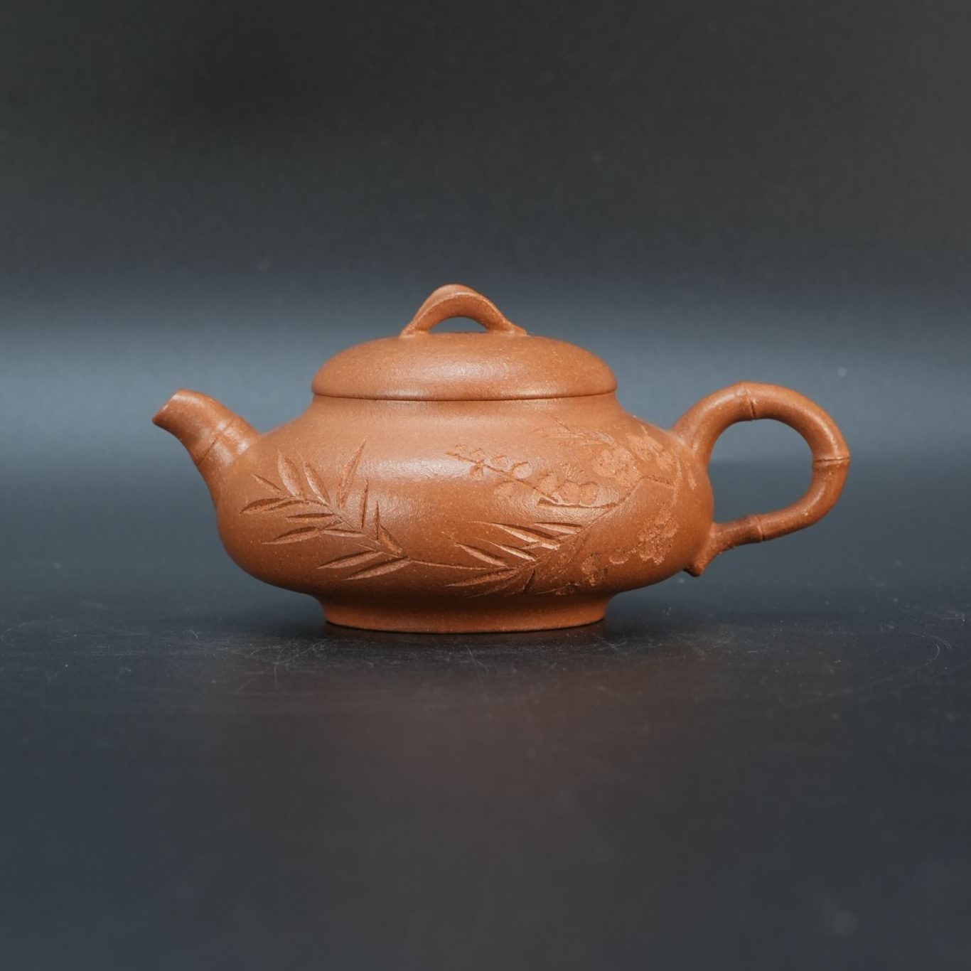 lot20942 1027 徐力淳 紫砂黄金段泥梅竹双清壶 160cc