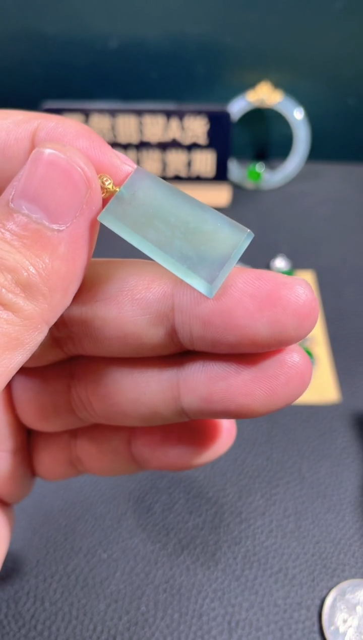 【闪购商品】翡翠颈饰18K金镶嵌翡翠