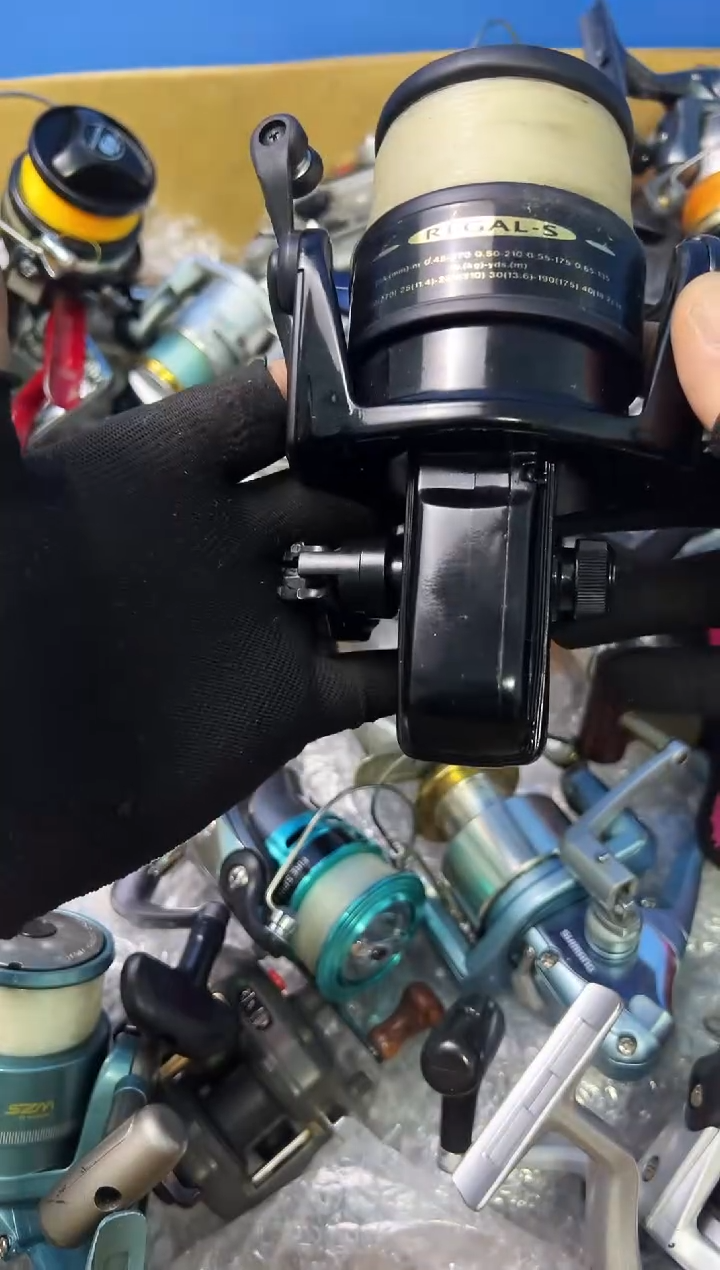 用****3微瑕钓鱼轮，直播间讲解为准，看清楚再拍，如有拆卸不退换