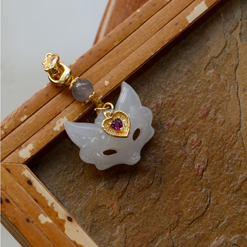 藕荷色狐狸面具小凤九和田玉吊坠