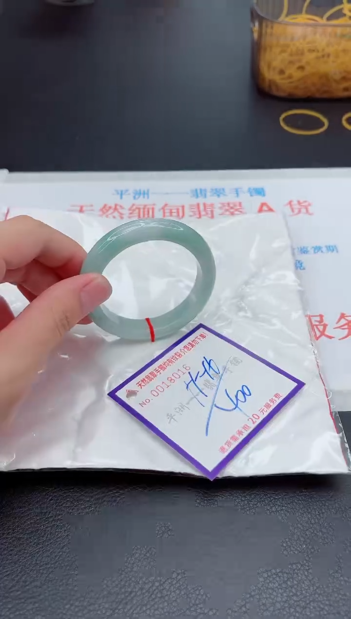 翡翠手镯未镶嵌1