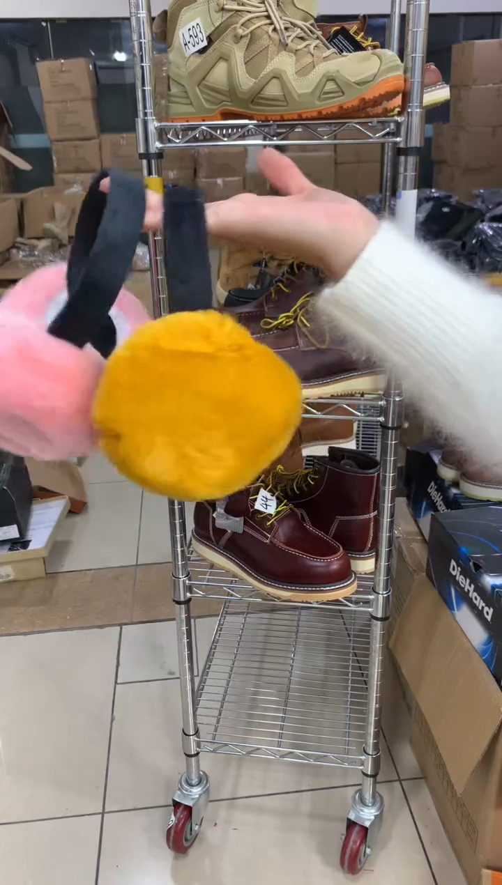 织物耳罩粉色和黄色各一个