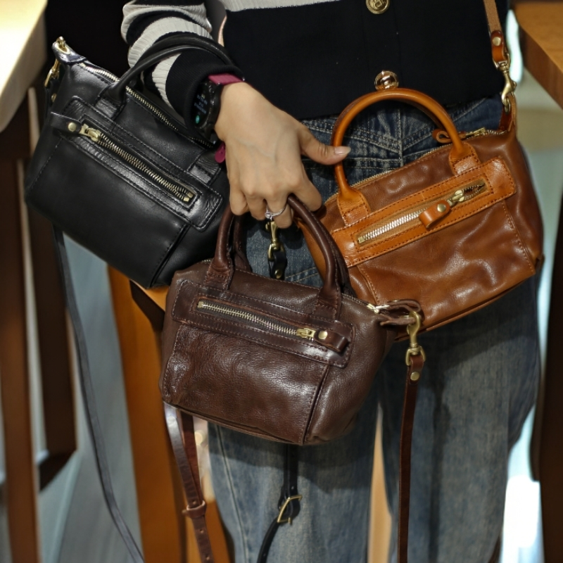 23417小众重工复古植鞣头层牛皮洗水做旧黄铜手提单肩斜挎饺子包