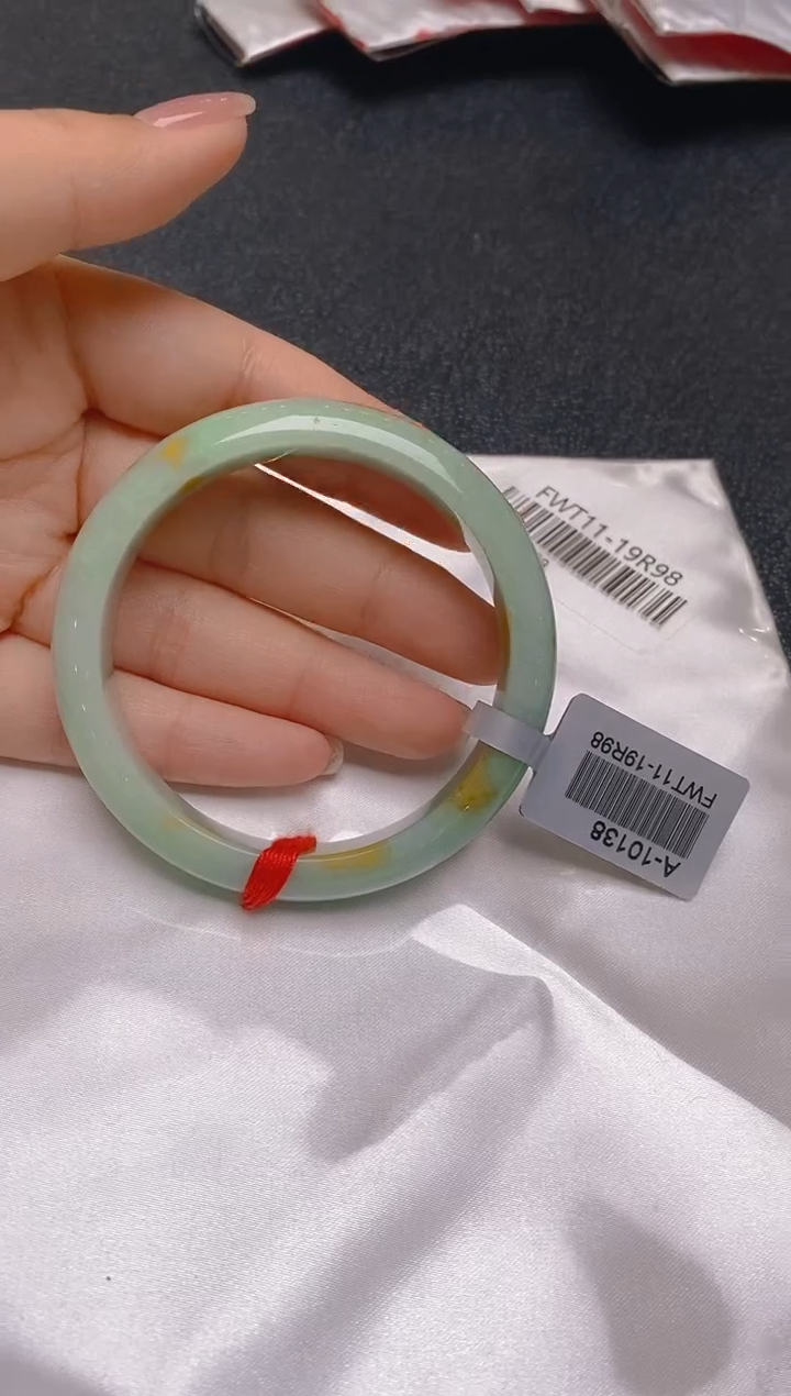 【闪购商品】翡翠手镯未镶嵌075      圈口55