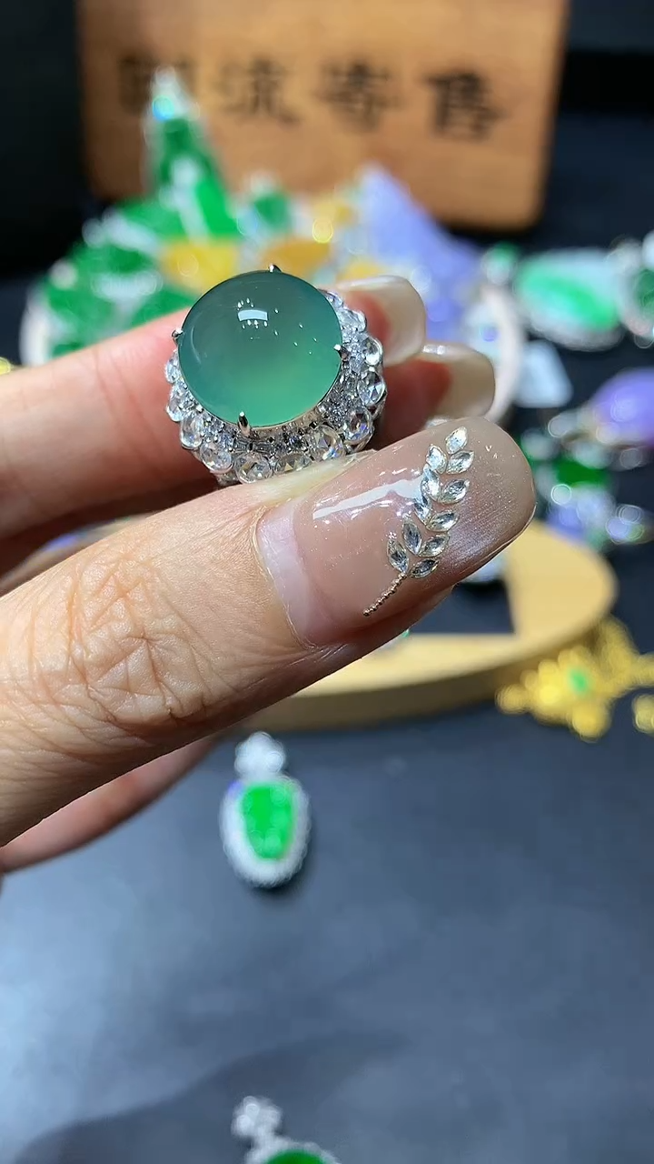 翡翠18K金镶嵌戒指团购