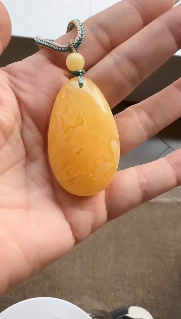 【闪购商品】蜜蜡裸石未镶嵌Q水滴挂坠
