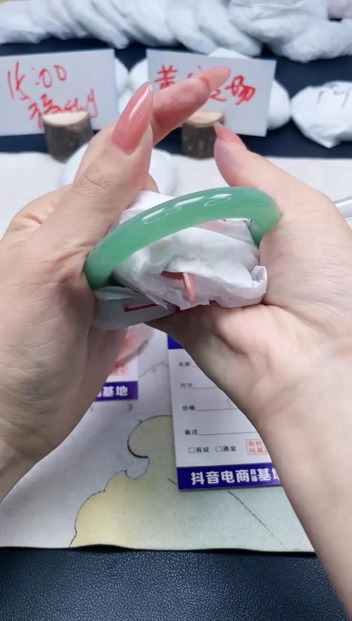 【闪购商品】石英质玉手镯未镶嵌459/53.9