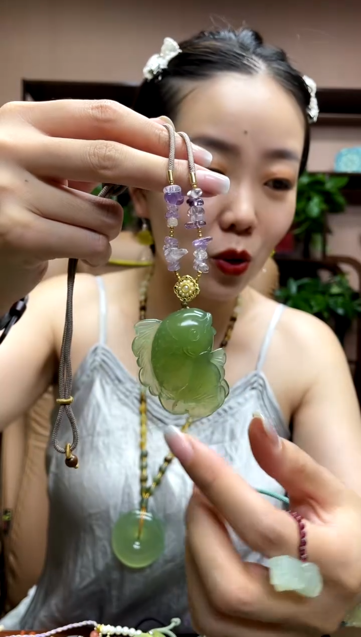 岫玉未镶嵌吊坠·