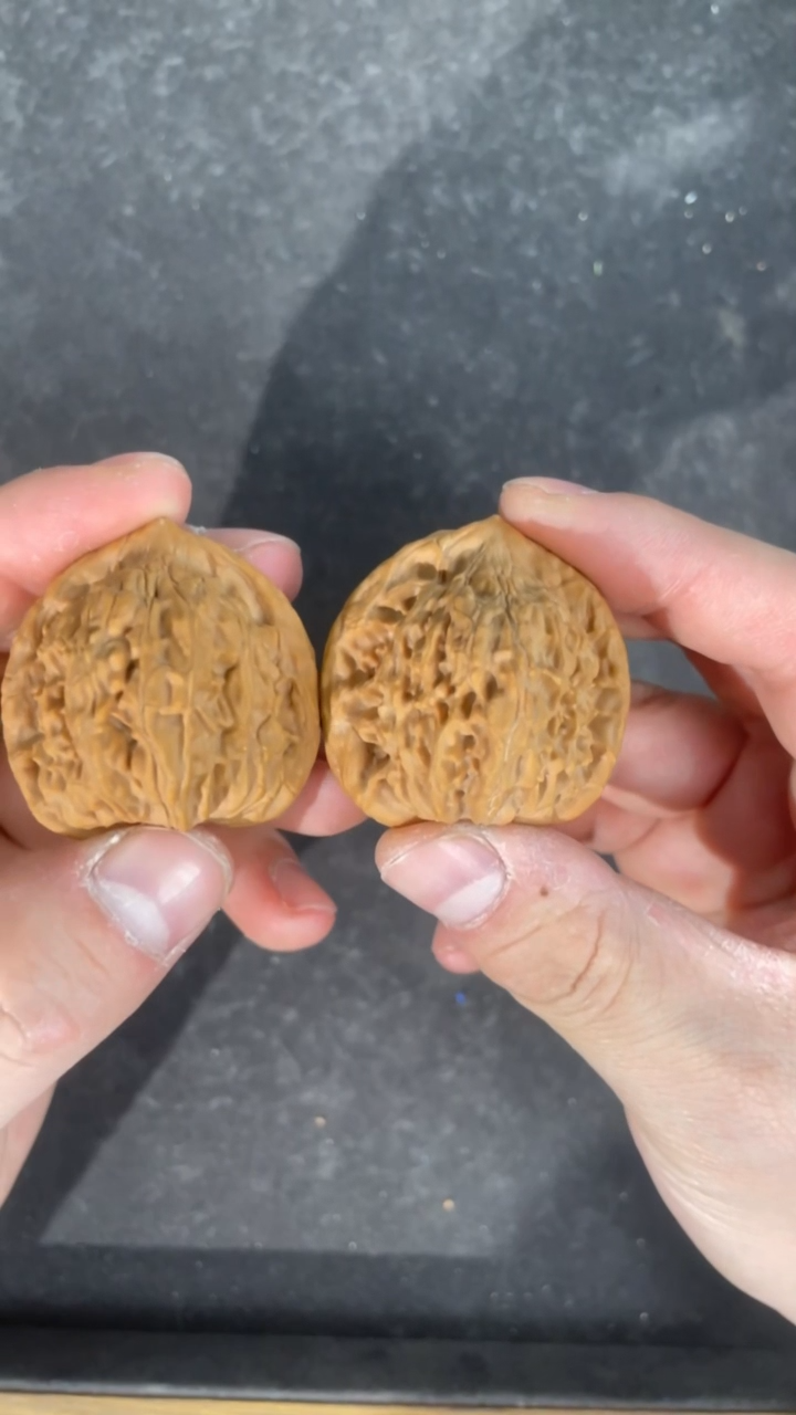 【闪购商品】文玩核桃把件40全品红狮子