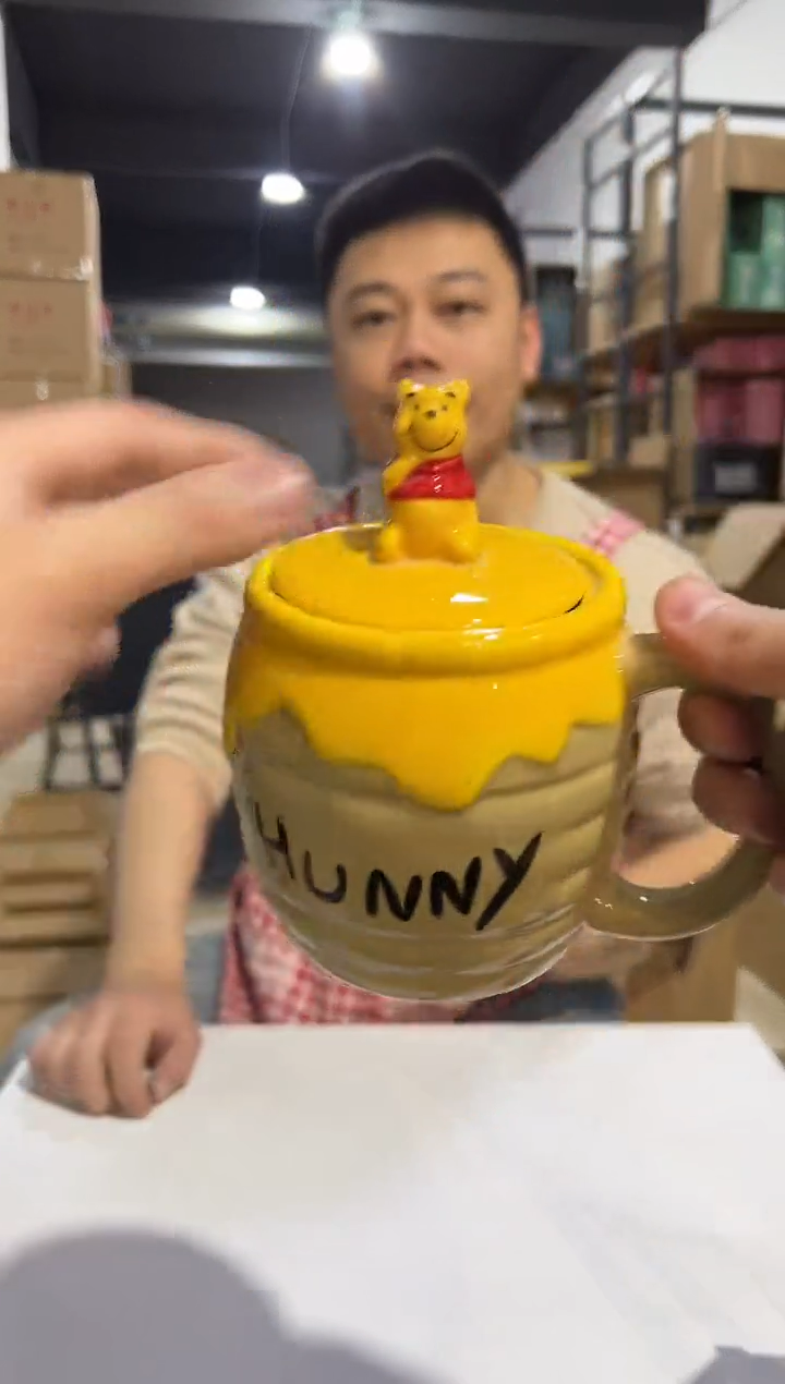 【闪购商品】杯陶瓷维尼带盖杯