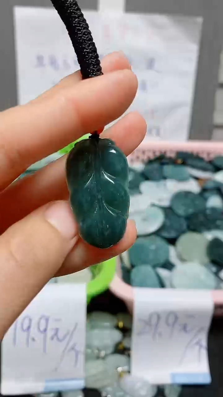 【闪购商品】翡翠颈饰未镶嵌天然翡翠A货