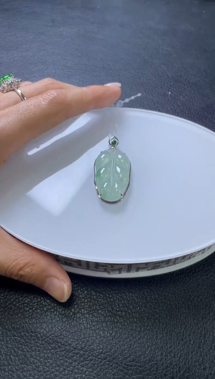 【闪购商品】翡翠颈饰18K金镶嵌吊坠