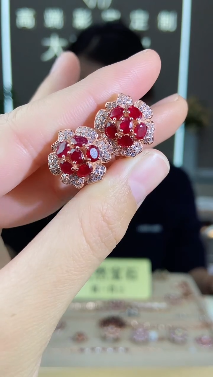 【闪购商品】红宝石耳饰银S925镶嵌耳饰