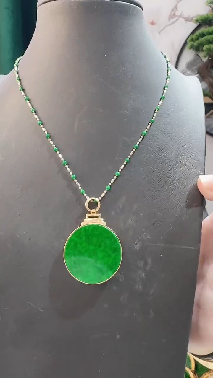 颈饰18K金镶嵌翡翠8888888