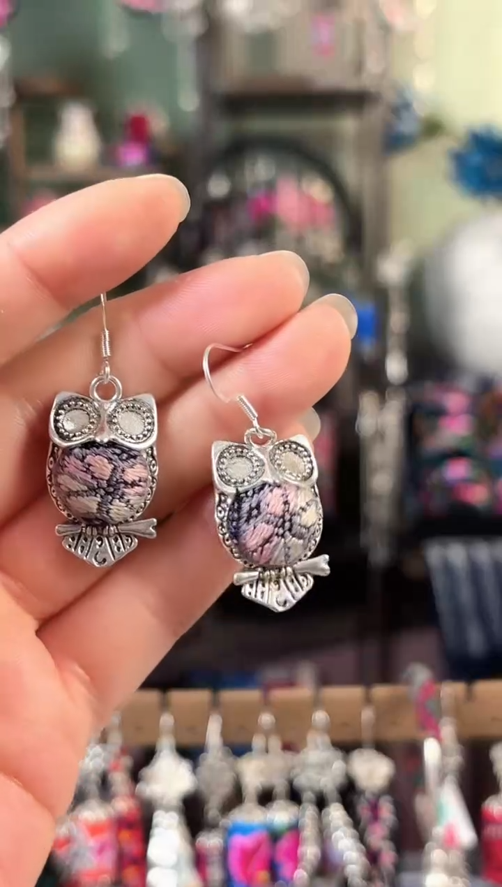 彩云南阁非遗老绣饰品551