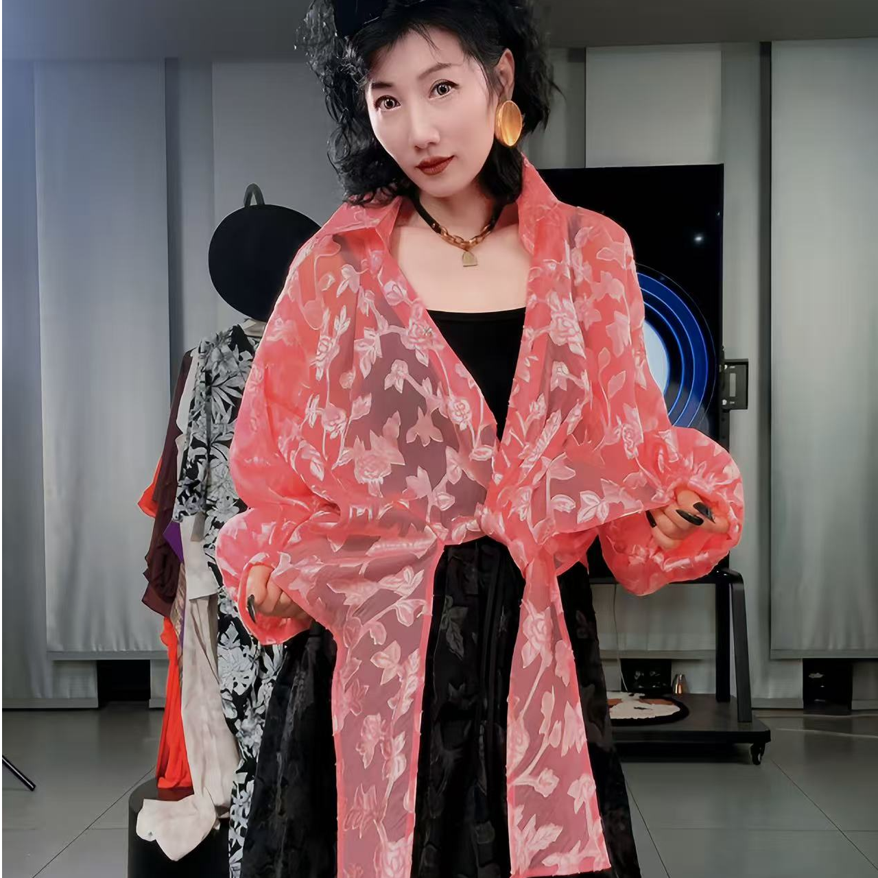 2025小众设计不对称剪花衬衫女时尚气质轻薄宽松百搭个性防晒衣潮