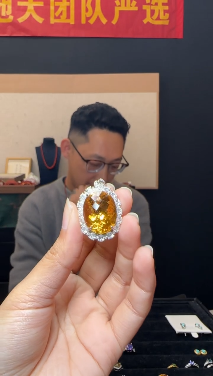 【闪购商品】水晶吊坠(不含链)银S925镶嵌天然全净体黄水晶大吊坠