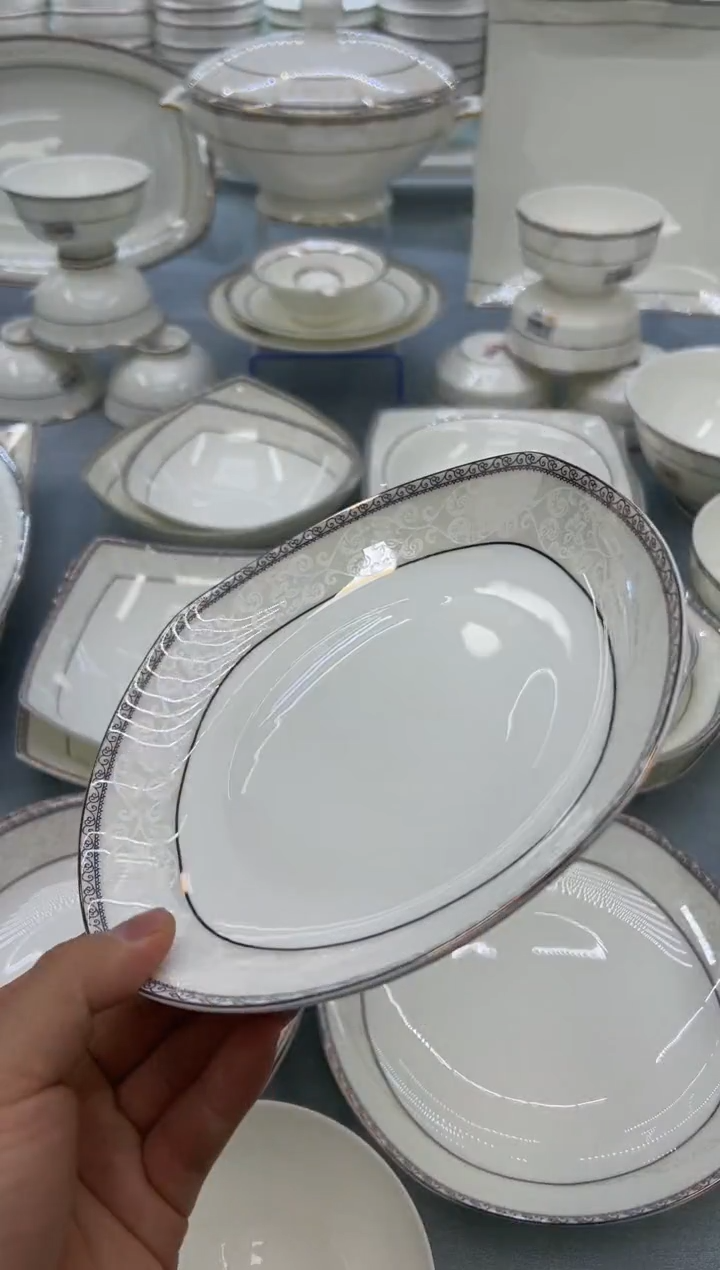 骨瓷玲珑7.5方2个