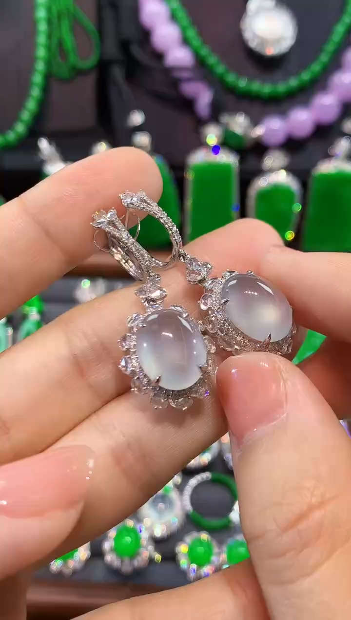 18K金镶嵌翡翠耳饰耳包