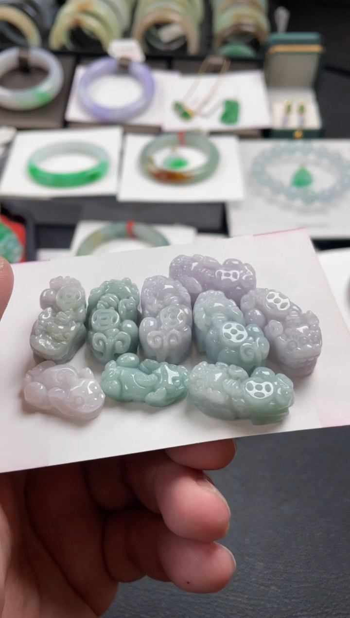 【闪购商品】翡翠颈饰未镶嵌有纹裂