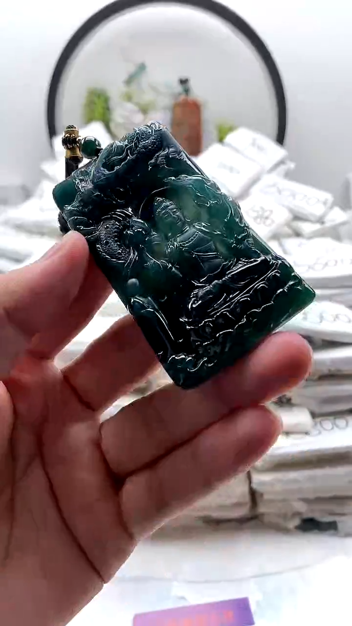 翡翠未镶嵌颈饰虚空藏