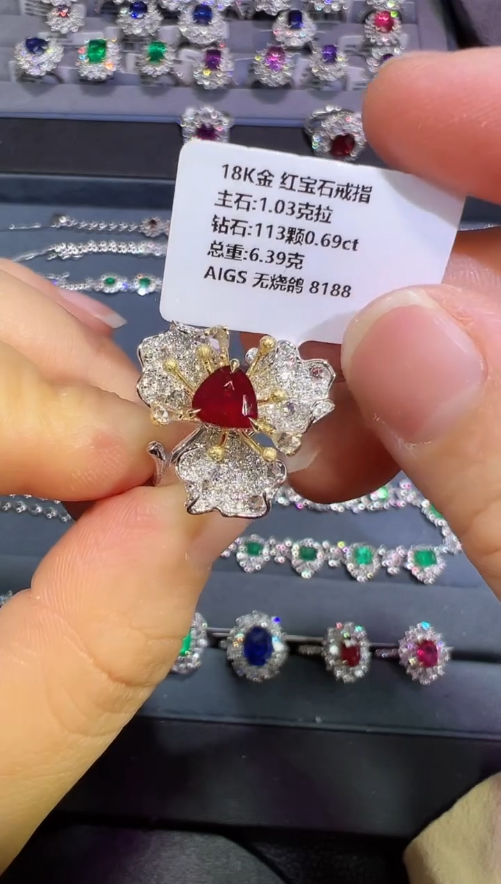 戒指18K金镶嵌红宝石     