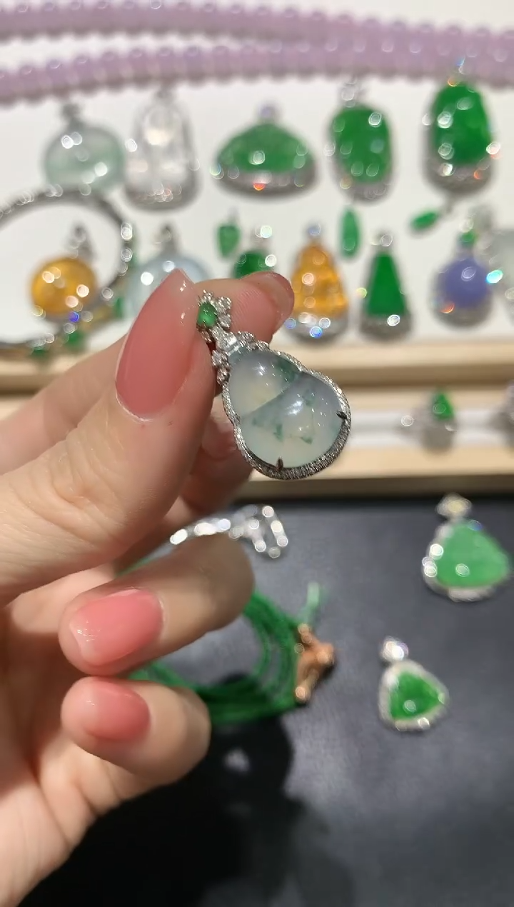 【闪购商品】翡翠颈饰18K金镶嵌团购10